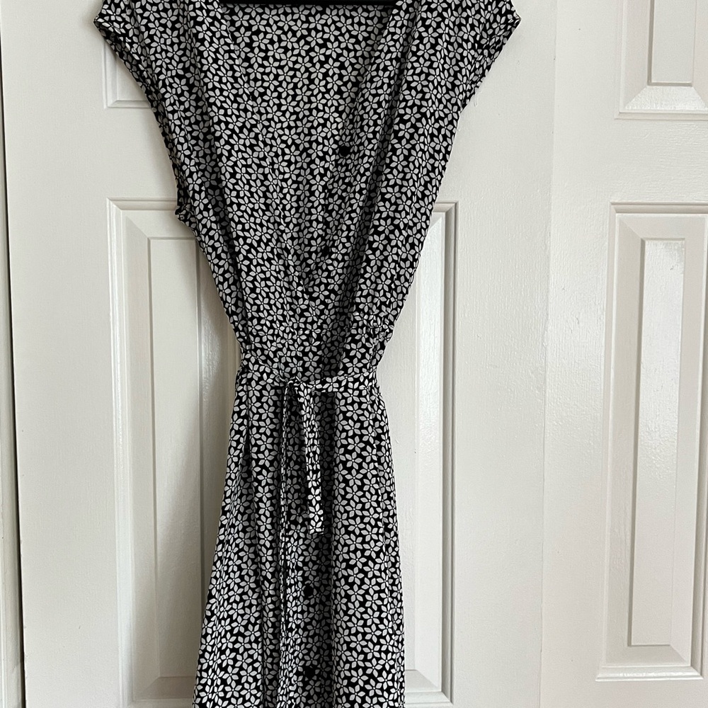 Elegant Black and White Patterned DVF Wrap Dress